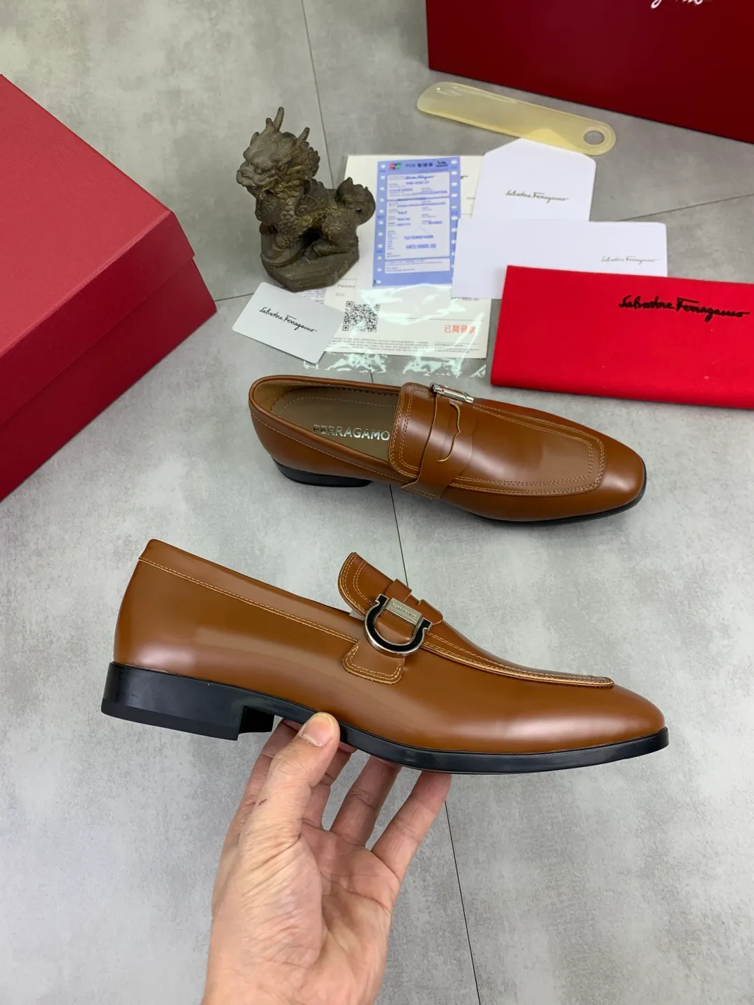 Men's men's shoes 💰P600💰[New model] High quality water-dyed cowhide 🆘[Salvatore Ferragamo] Ferragamo's latest casual business leather shoes for men! Listed simultaneously! The fabric is made of specially imported original calfskin, and the interior is made of imported water-dyed cowhide. It is absolutely luxurious and leads the fashion trend. Matching code: 38-44 (45 and 46 can be customized) 5️⃣ colors available